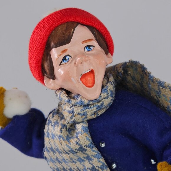 Simpich Christmas Character Doll Boy Throwing Snowball 1992 - Picture 8 of 10